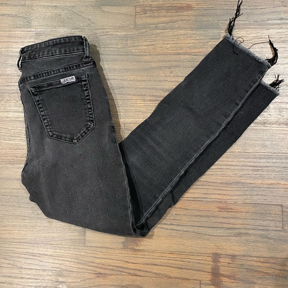 JOE’S RAW CROPPED HEM DENIM